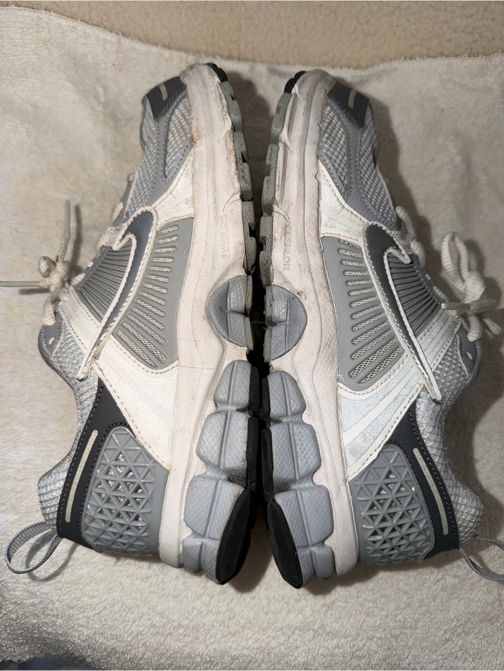 Boys Nike Sneakers - Picture 3 of 7